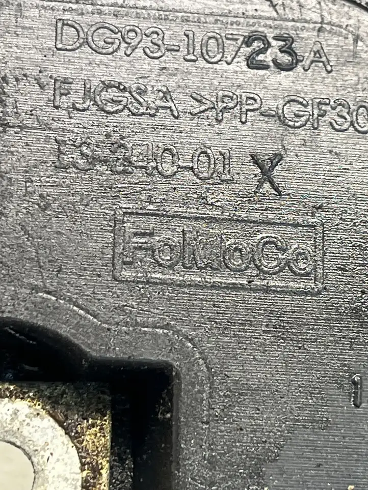 Ford Fusion II (2013 - ) DG9310723A Площадка аккумулятора — фото 3