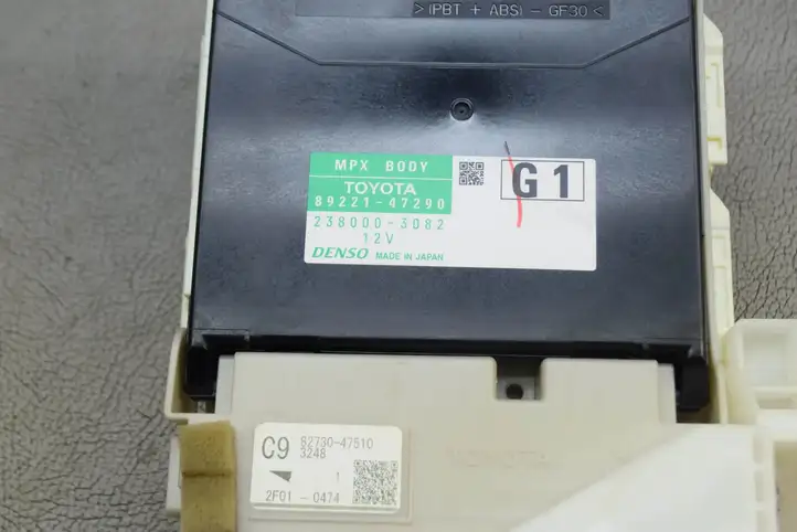 Toyota Prius (XW30) (2009 - 2015) 8922147290 Блок монтирования реле — фото 9