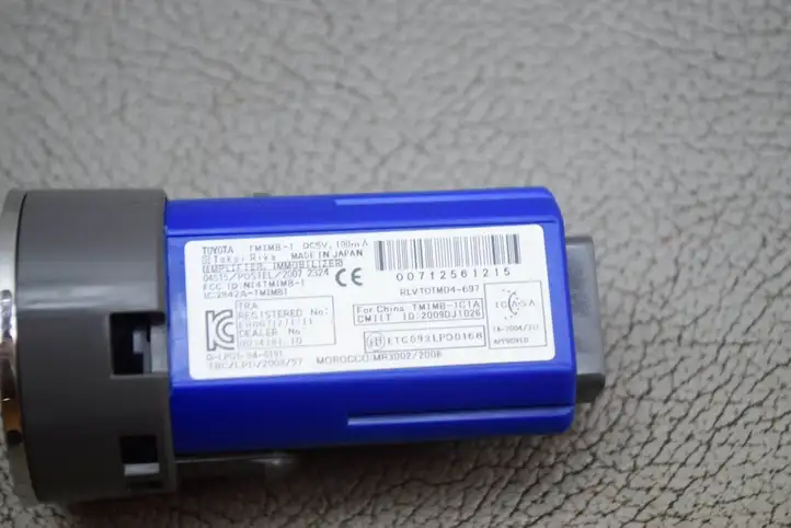 Toyota Prius (XW30) (2009 - 2015) 2009DJ1026 Включатель зажигания и стартера — фото 10