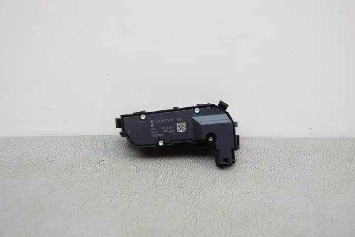 Mercedes-Benz C W205 (2014 - 2021) A2139057502 Включатель обогрева — фото 6