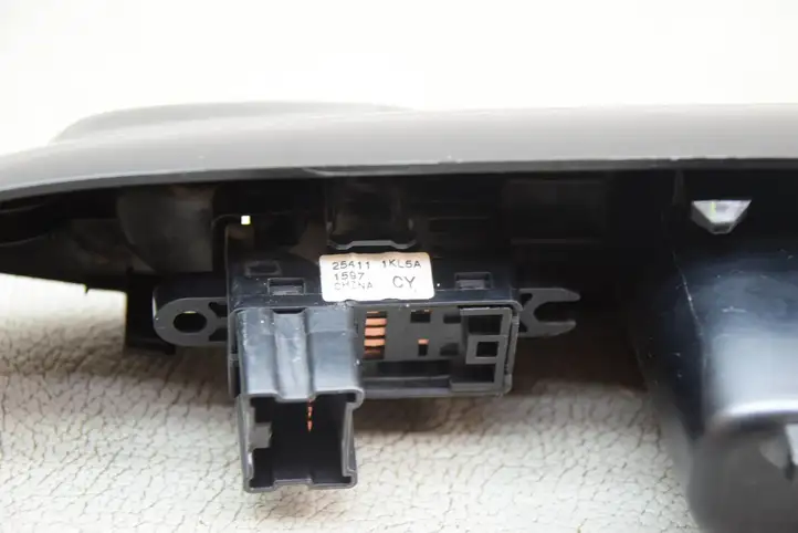 Nissan Juke I F15 (2010 - 2018) 829601KA2A Блок кнопок стеклоподъемников — фото 2