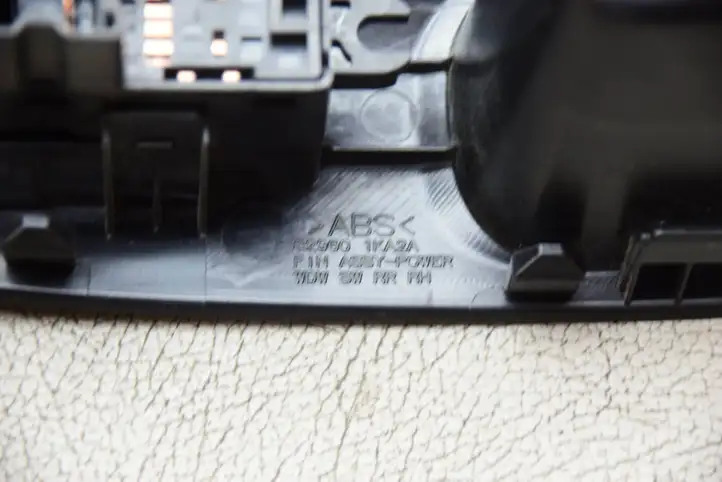 Nissan Juke I F15 (2010 - 2018) 829601KA2A Блок кнопок стеклоподъемников — фото 10