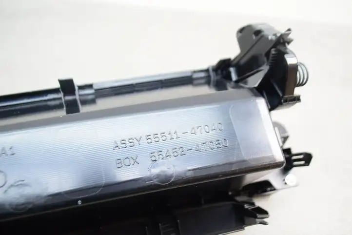 Toyota Prius (XW30) (2009 - 2015) 5551147040 Вещевой ящик — фото 4