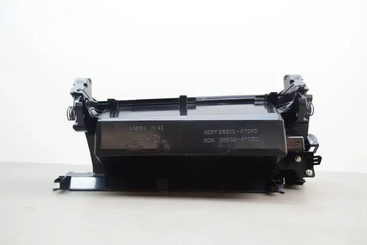 Toyota Prius (XW30) (2009 - 2015) 5551147040 Вещевой ящик — фото 7