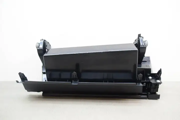 Toyota Prius (XW30) (2009 - 2015) 5551147040 Вещевой ящик — фото 10