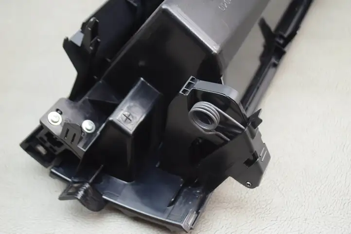 Toyota Prius (XW30) (2009 - 2015) 5551147040 Вещевой ящик — фото 11