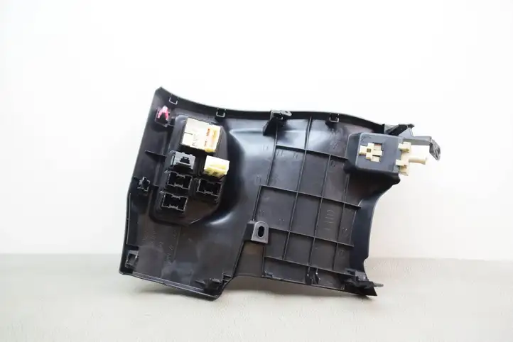 Toyota Prius (XW30) (2009 - 2015) 5548047060 Нижняя отделка панели приборов — фото 11