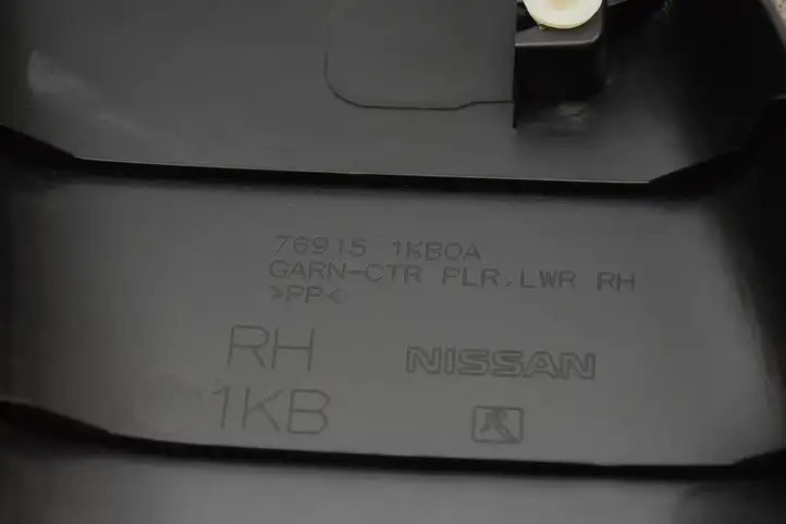 Nissan Juke I F15 (2010 - 2018) 769151KB0A Верхняя обшивка стойки B — фото 4