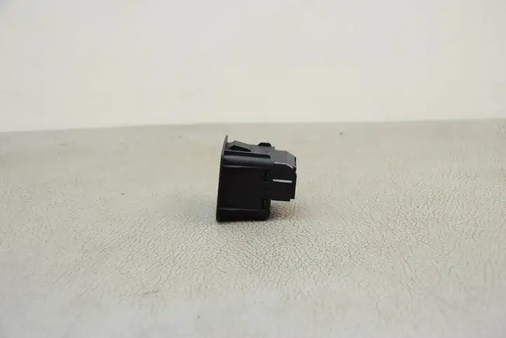 Audi A5 (2007 - 2011)  4F0962109B Кнопка крюка в багажнике