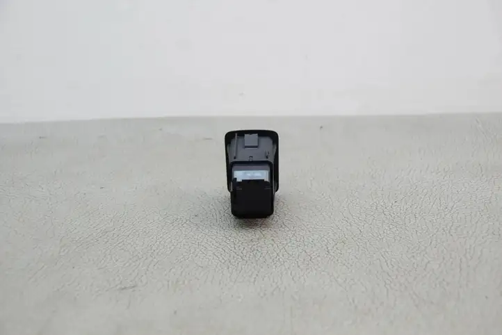 Audi A5 (2007 - 2011)  4F0962109B Кнопка крюка в багажнике