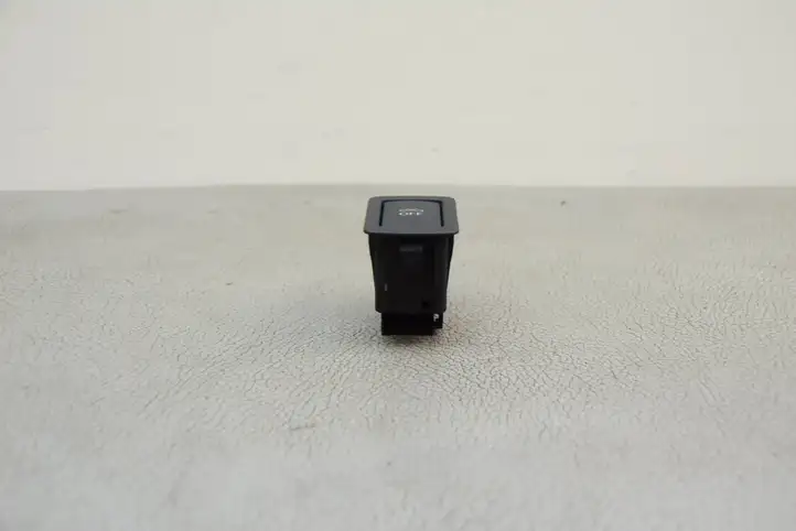 Audi A5 (2007 - 2011)  4F0962109B Кнопка крюка в багажнике