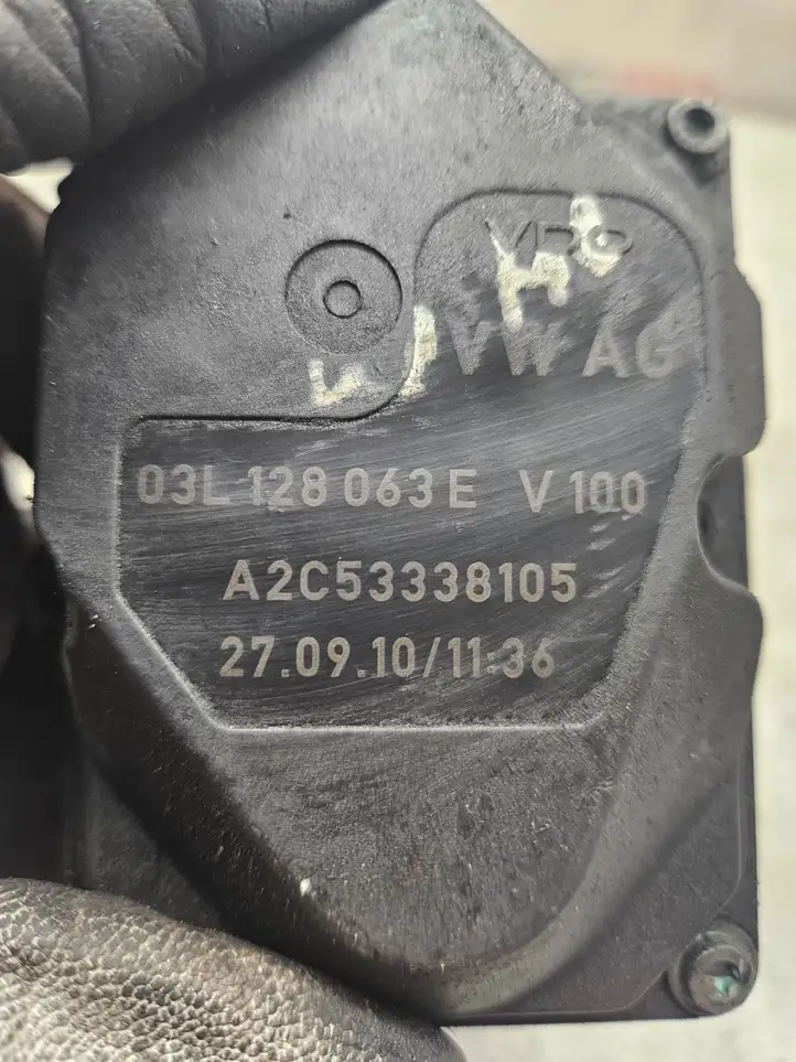 Audi A4 S4 B8 8K (2007 - 2011) 03L128063E Дроссельная заслонка — фото 6