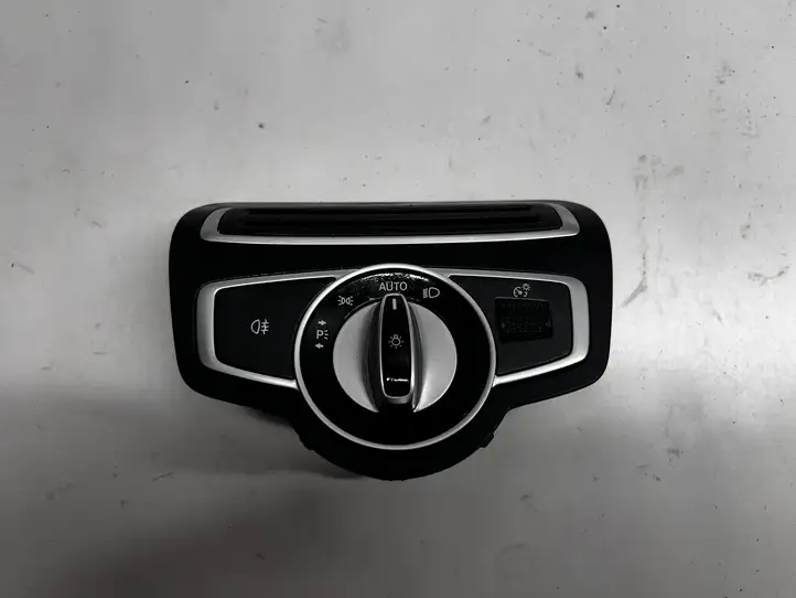 Mercedes-Benz C W205 (2014 - 2021) A2059057007 Включатель фонарей — фото 1