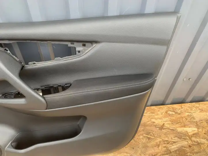 Nissan Qashqai (2017 - 2020) 809224EA1A Обшивка передней двери — фото 3