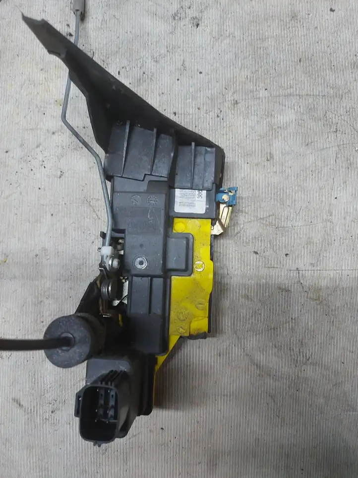 Volvo XC90 (2002 - 2006)  30699754 Замок задней двери