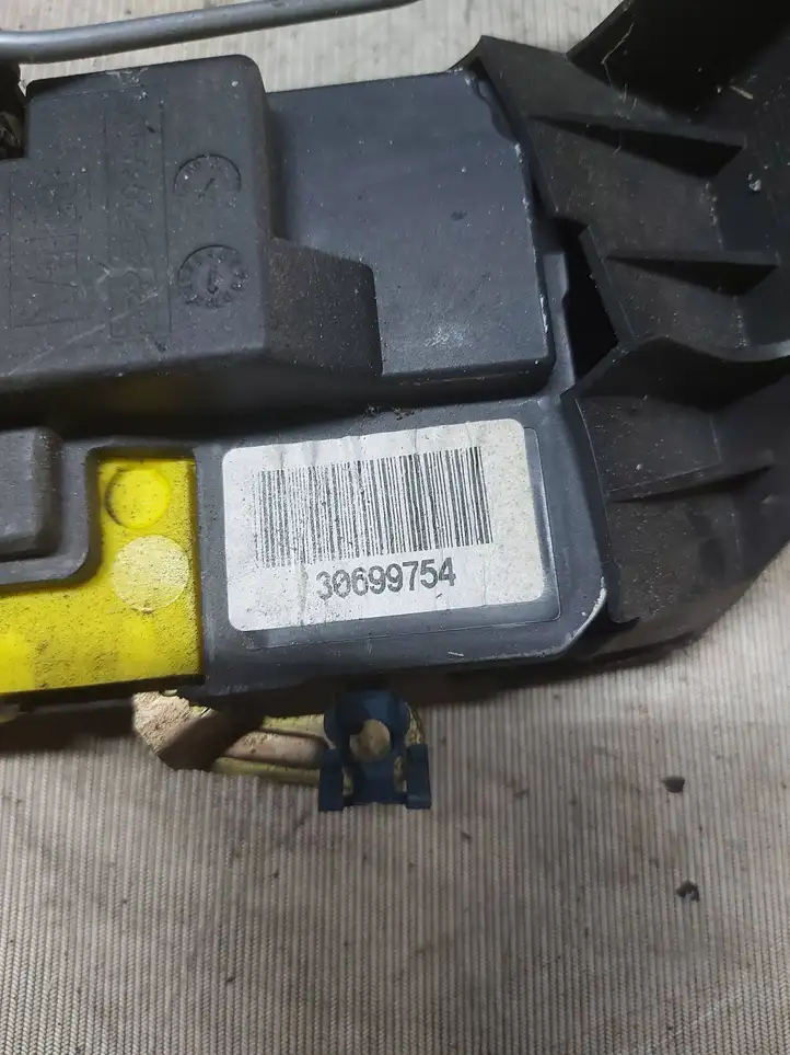 Volvo XC90 (2002 - 2006)  30699754 Замок задней двери