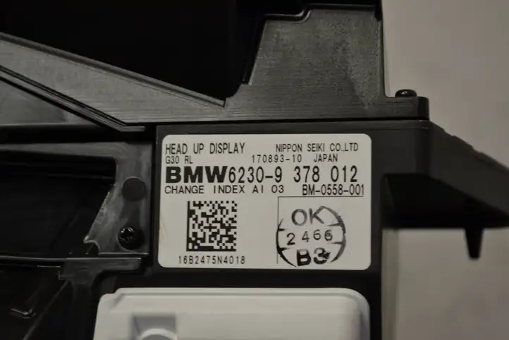 BMW 5 G30 G31 (2016 - )  9378012 Экран дисплея вверх