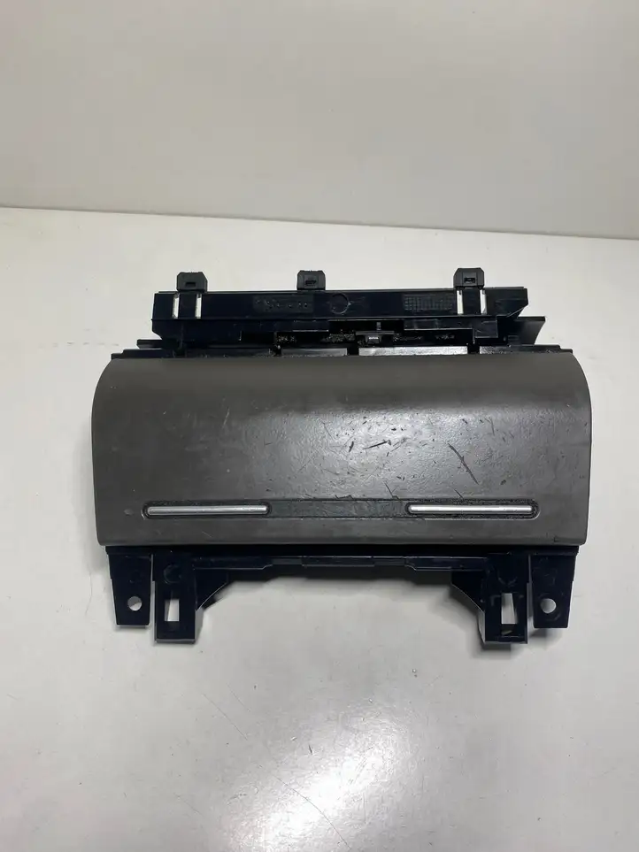 Audi A4 S4 B6 8E 8H (2000 - 2006) 8E0857951F Передняя пепельница — фото 1