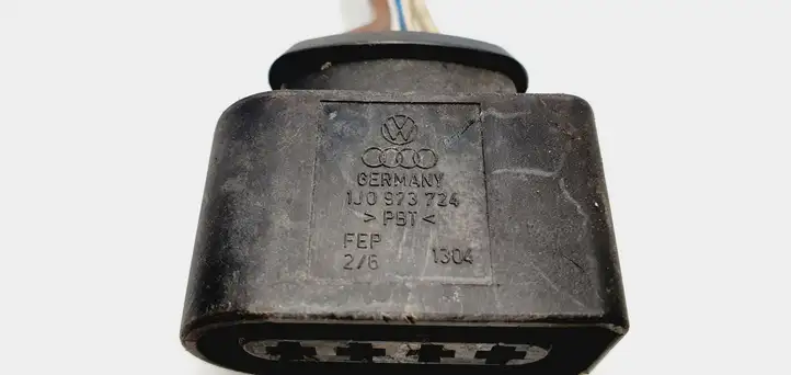 Audi A4 S4 B7 8E 8H (2004 - 2009) 1J0973724 Прочая электропроводка — фото 3