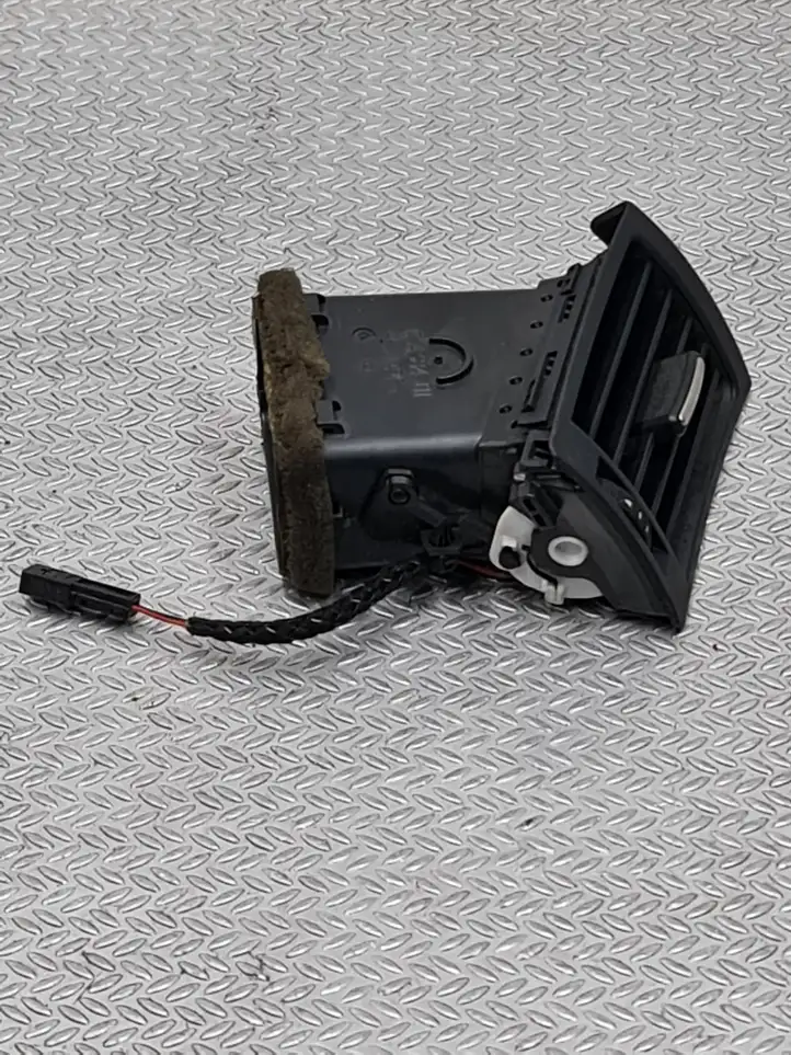 Audi A4 S4 B7 8E 8H (2004 - 2009) 438401 Боковой воздушный дефлектор — фото 3