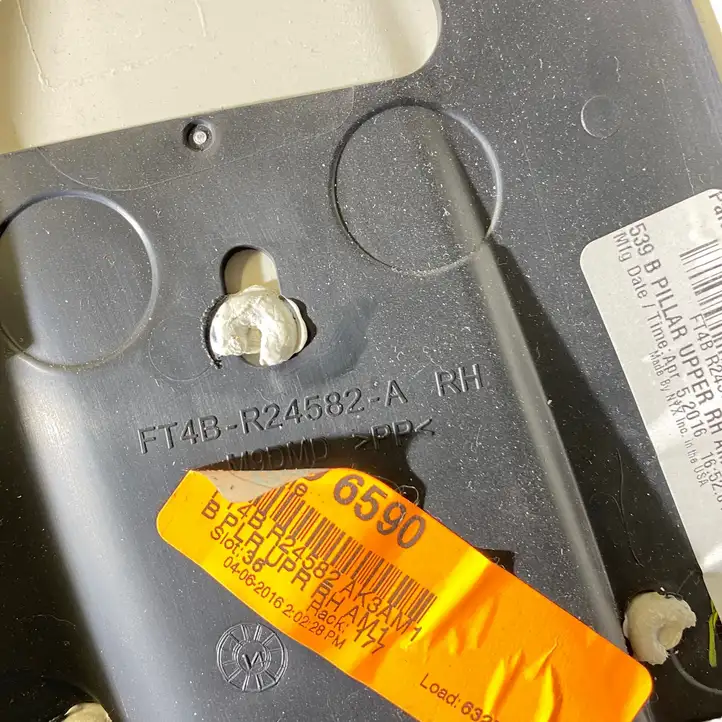 Ford Edge II (2015 - )  FT4BR24582A Отделка стойки (B) (верхняя)