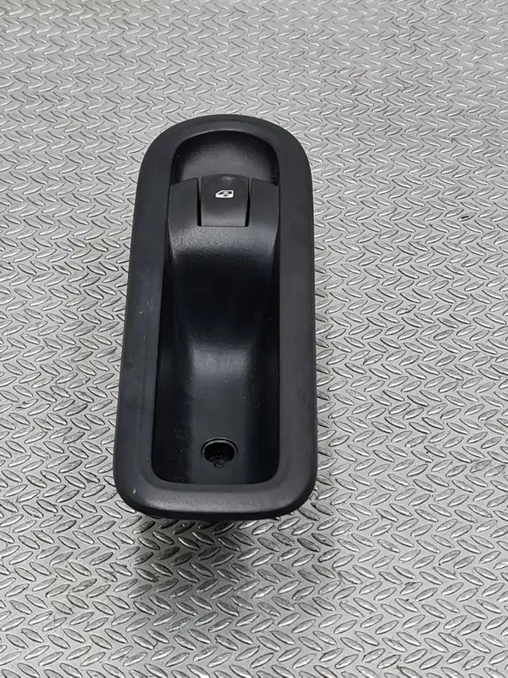Renault Twingo II (2007 - 2014) 8200356517B Кнопка стеклоподъемников — фото 1