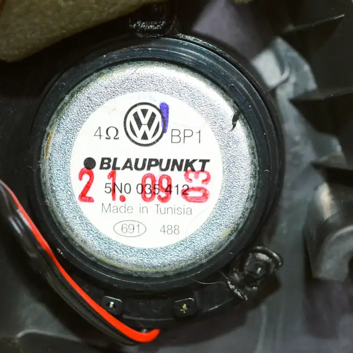 Volkswagen Tiguan (2007 - 2011) 5N0837974C Накладка центрального динамика — фото 6