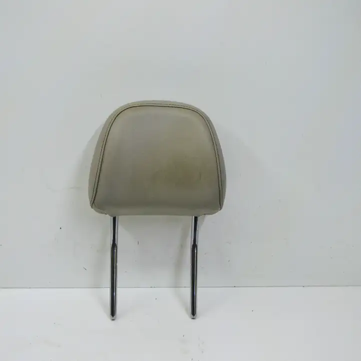 Audi A4 (2007 - 2011)   Подголовник переднего сиденья