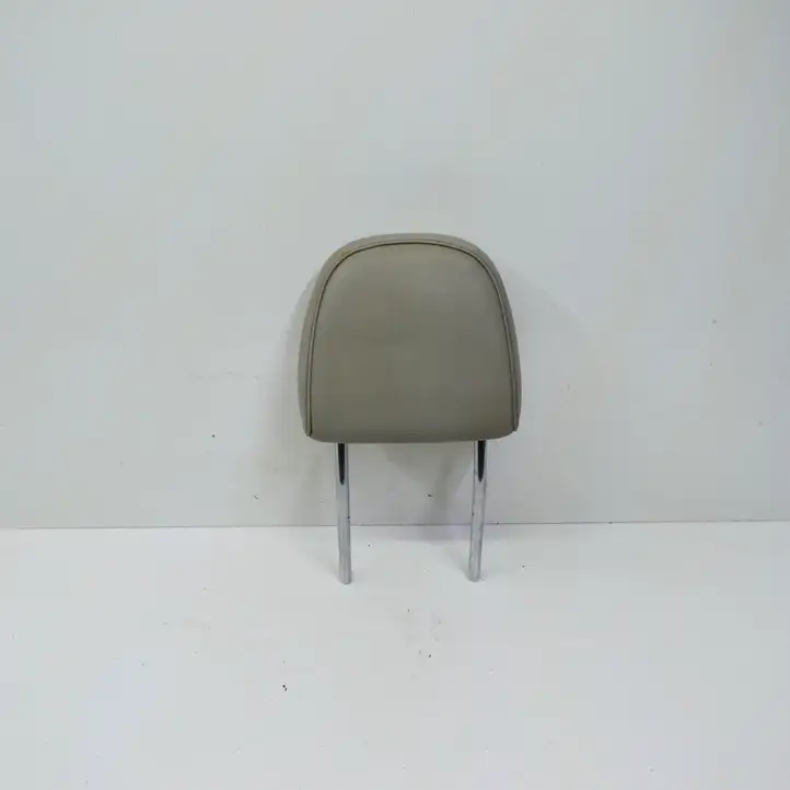 Audi A4 (2007 - 2011)   Подголовник переднего сиденья