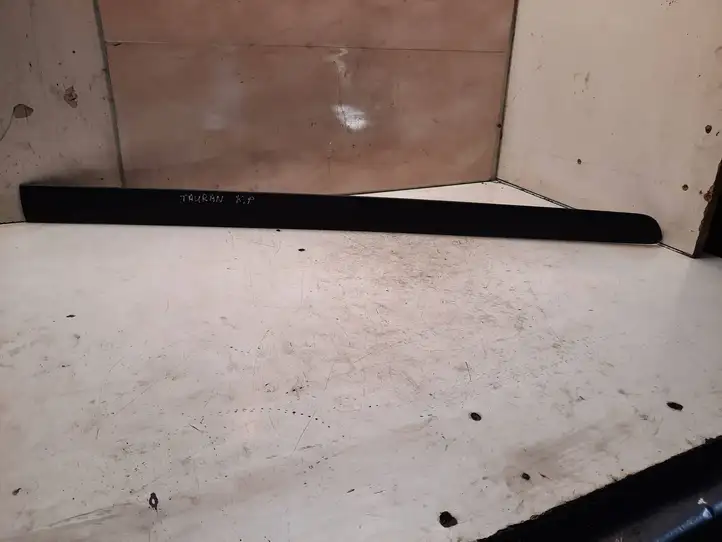 Volkswagen Touran I (2003 - 2010)  1T0853515B Отделка (молдинг) передней двери