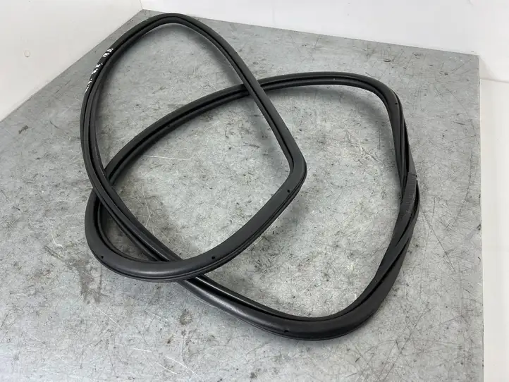 Audi Q7 (2005 - 2009)   Уплотнительная резина (на кузове)