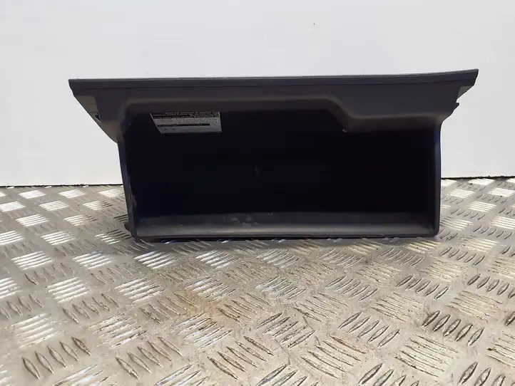 Toyota Yaris (2005 - 2009) Вещевой ящик — фото 3