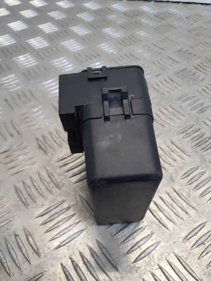 Nissan Qashqai (2013 - 2017) 24382AD100 Блок монтирования реле — фото 4
