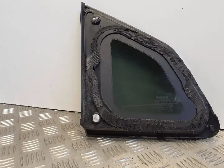 Nissan Qashqai (2013 - 2017) 43R001595 Заднее боковое стекло — фото 2