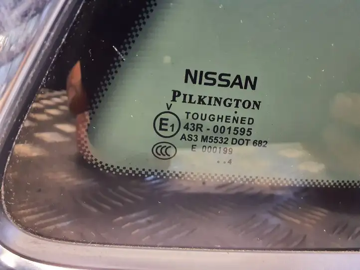 Nissan Qashqai (2013 - 2017) 43R001595 Заднее боковое стекло — фото 4
