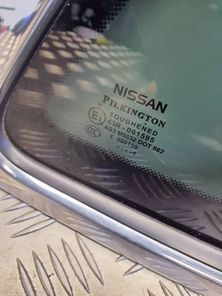 Nissan Qashqai (2013 - 2017) 43R001595 Заднее боковое стекло — фото 3
