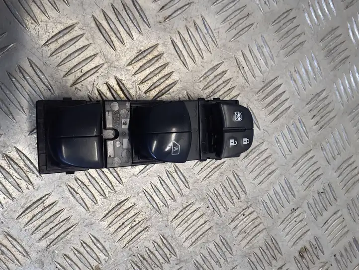 Nissan Qashqai (2013 - 2017) Кнопка стеклоподъемников — фото 5