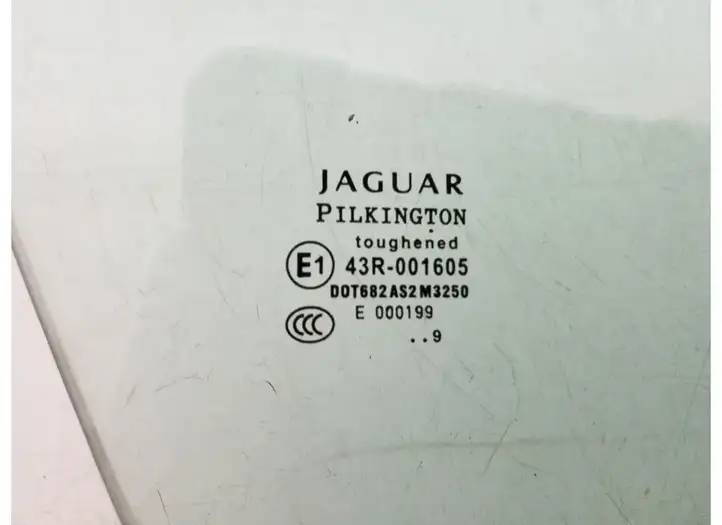 Jaguar XF X250 (2007 - 2015) 8X23F21410AA Стекло передней двери — фото 2