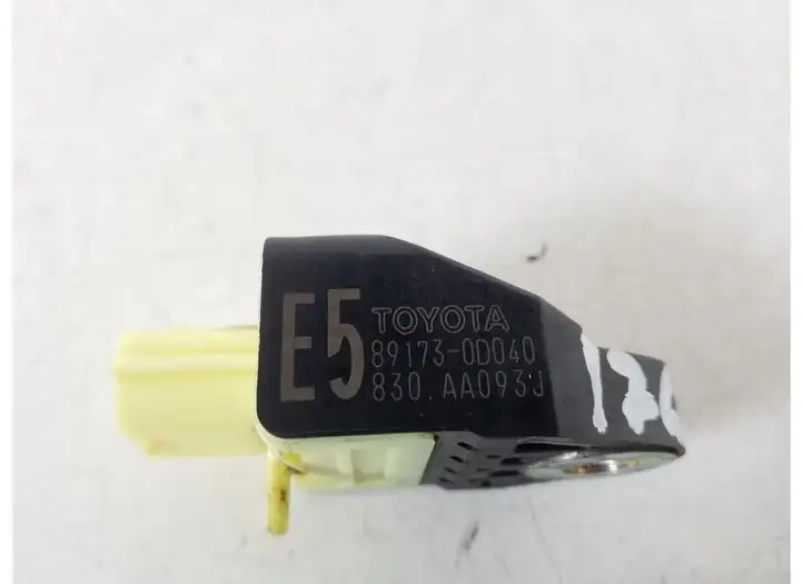Toyota Yaris (2012 - 2014) 89173-0D040 Датчик удара SRS — фото 2
