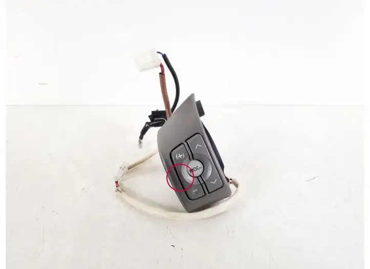 Toyota RAV 4 (XA30) (2006 - 2016) 84247-42030 Кнопки на рулевом колесе — фото 1