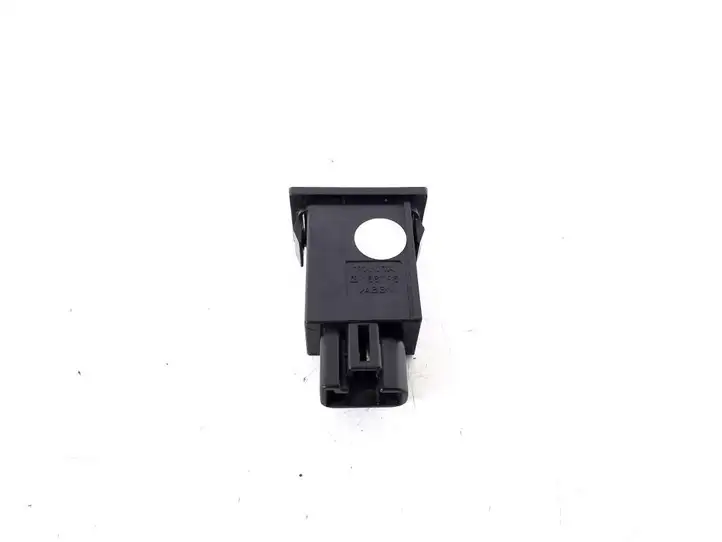 Toyota Avensis T250 (2003 - 2006) 156795 Включатель открытия топливного бака — фото 2