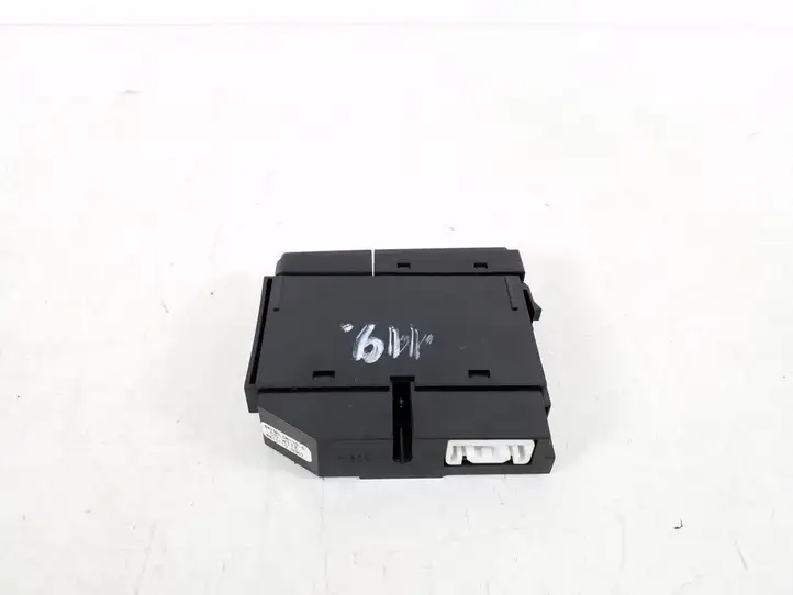 Toyota Avensis T250 (2003 - 2006) 84790-05110 Кнопка обогрева стекла — фото 2