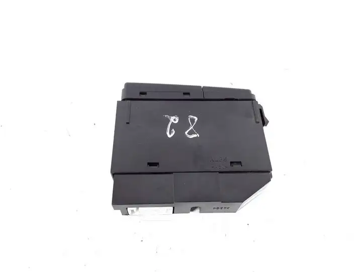 Toyota Avensis T250 (2003 - 2006) 84790-05110 Кнопка обогрева стекла — фото 2