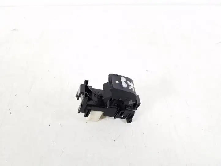 Toyota Auris 150 (2006 - 2012) 192829 Кнопка стеклоподъемников — фото 3