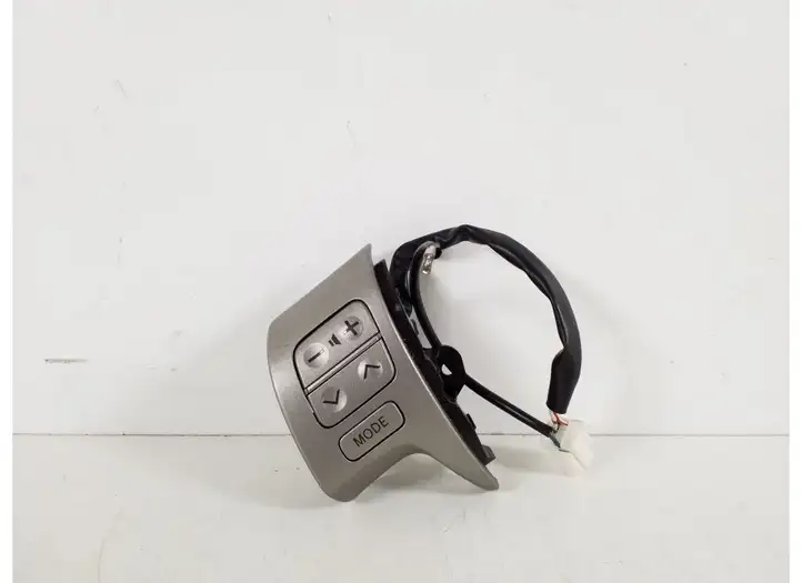 Toyota Auris 150 (2006 - 2012) 84247-02010 Кнопки на рулевом колесе — фото 1