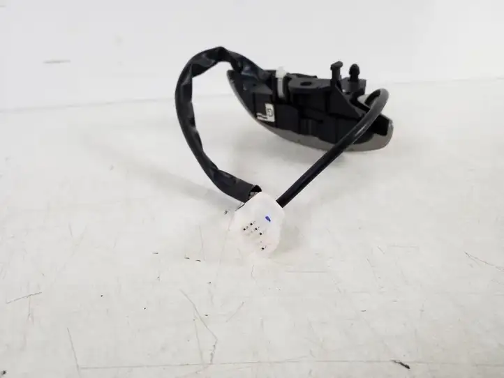 Toyota Auris 150 (2006 - 2012) 84247-02010 Кнопки на рулевом колесе — фото 2
