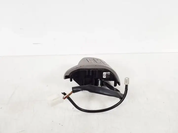 Toyota Auris 150 (2006 - 2012) 84247-02010 Кнопки на рулевом колесе — фото 3
