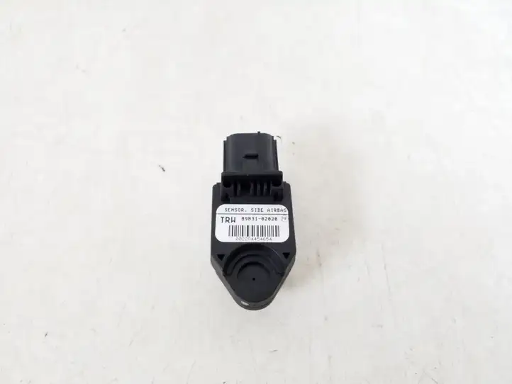 Toyota Corolla E120 E130 (2000 - 2004) 89831-02020 Датчик удара SRS — фото 1