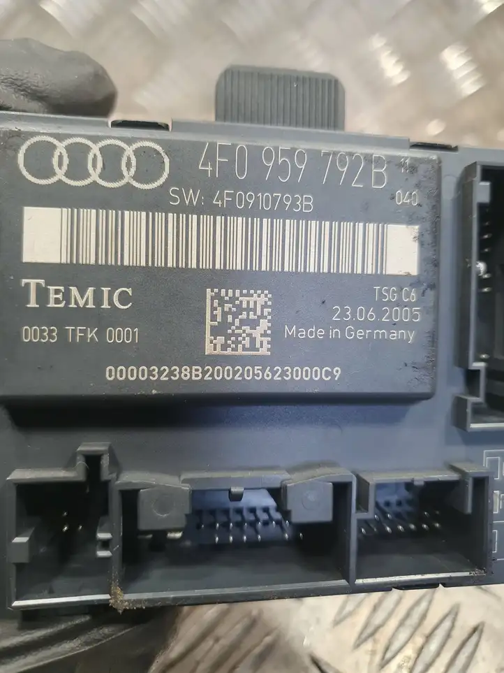 Audi A6 S6 C6 4F (2004 - 2008) 4F0959793B Блок управления дверью — фото 3