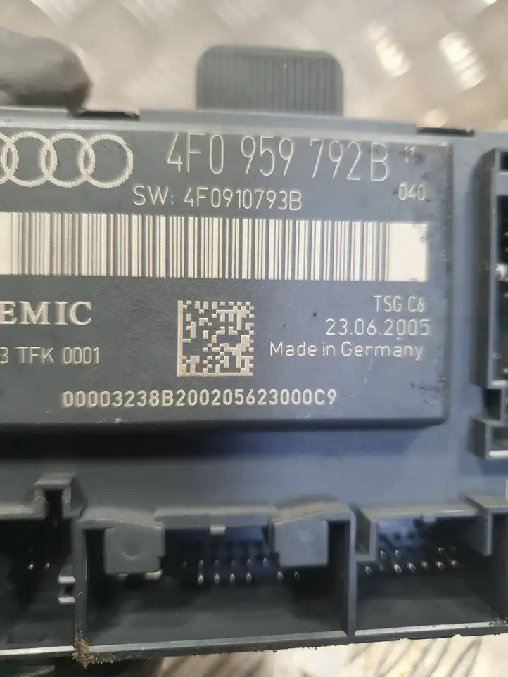 Audi A6 (2004 - 2008)  4F0959792B Блок управления дверью